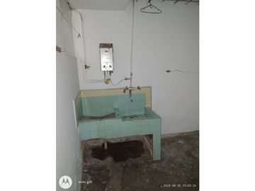 Venta de casa + apartaestudios