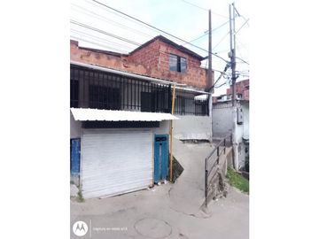 Venta de casa + apartaestudios