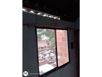 Venta de casa + apartaestudios