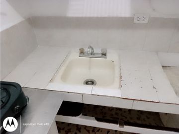 Venta de casa + apartaestudios