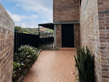 VENTA DE CASA EN CONDOMINIO VA SAN VICENTE, A 5 MIN DE LA AUTOPISTA