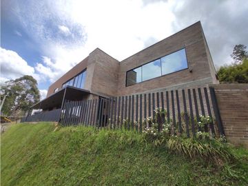 VENTA DE CASA EN CONDOMINIO VA SAN VICENTE, A 5 MIN DE LA AUTOPISTA