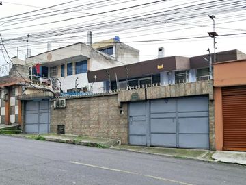 CASA EN VENTA CON 2 DPTOS INDEPENDIENTES, 1 MINI DPTO Y 3 PARQUEOS