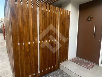 Casa en Venta en Av. El Rosal con Cordillera de la costa (Condominio TownHouse Maipu)