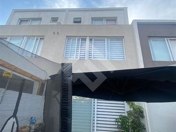 Casa en Venta en Av. El Rosal con Cordillera de la costa (Condominio TownHouse Maipu)
