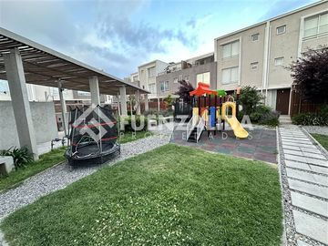 Casa en Venta en Av. El Rosal con Cordillera de la costa (Condominio TownHouse Maipu)
