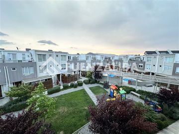 Casa en Venta en Av. El Rosal con Cordillera de la costa (Condominio TownHouse Maipu)