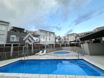 Casa en Venta en Av. El Rosal con Cordillera de la costa (Condominio TownHouse Maipu)