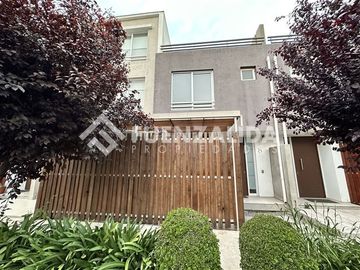 Casa en Venta en Av. El Rosal con Cordillera de la costa (Condominio TownHouse Maipu)