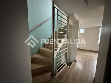 Casa en Venta en Av. El Rosal con Cordillera de la costa (Condominio TownHouse Maipu)