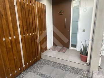 Casa en Venta en Av. El Rosal con Cordillera de la costa (Condominio TownHouse Maipu)