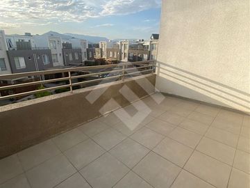 Casa en Venta en Av. El Rosal con Cordillera de la costa (Condominio TownHouse Maipu)