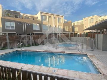 Casa en Venta en Av. El Rosal con Cordillera de la costa (Condominio TownHouse Maipu)