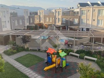 Casa en Venta en Av. El Rosal con Cordillera de la costa (Condominio TownHouse Maipu)
