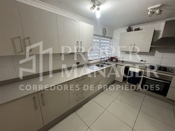 Casa en Venta en Amplia Casa 4D-4B 130m2 + Terraza + Bodega