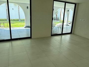 ESPECTACULAR CASA A SÓLO MINUTOS DE C.U , BLVD VALSEQUILLO Y LAS TORRES