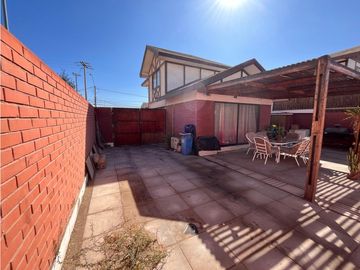 SE VENDE CASA ESQUINA EN VILLA EL INGLES