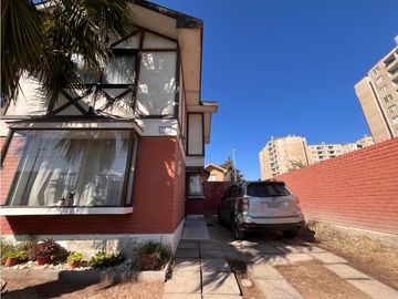 SE VENDE CASA ESQUINA EN VILLA EL INGLES