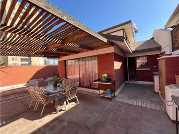 SE VENDE CASA ESQUINA EN VILLA EL INGLES