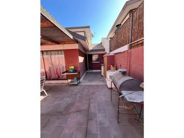 SE VENDE CASA ESQUINA EN VILLA EL INGLES