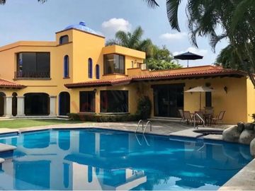 Renta de casa recién remodelada y amueblada en Sumiya!!