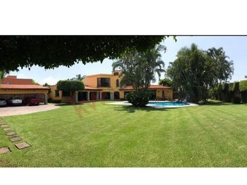 Renta de casa recién remodelada y amueblada en Sumiya!!