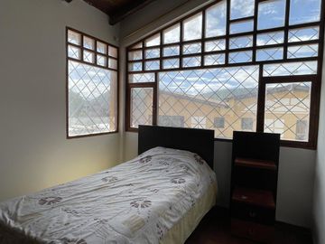 VENTA Casa Principal   Tres Casas Secundarias, Mitad del Mundo