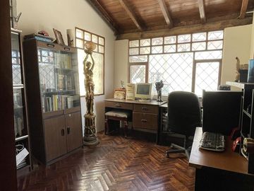 VENTA Casa Principal   Tres Casas Secundarias, Mitad del Mundo