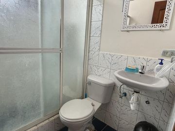 VENTA Casa Principal   Tres Casas Secundarias, Mitad del Mundo