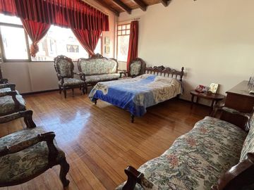 VENTA Casa Principal   Tres Casas Secundarias, Mitad del Mundo