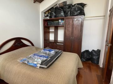 VENTA Casa Principal   Tres Casas Secundarias, Mitad del Mundo