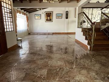 VENTA Casa Principal   Tres Casas Secundarias, Mitad del Mundo