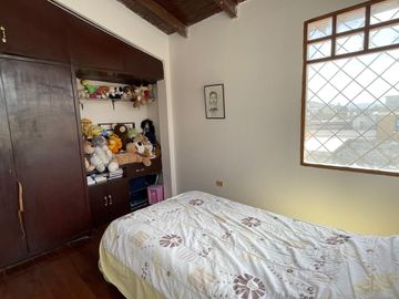 VENTA Casa Principal   Tres Casas Secundarias, Mitad del Mundo