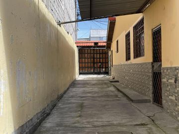 VENTA Casa Principal   Tres Casas Secundarias, Mitad del Mundo