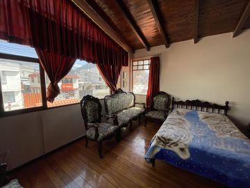 VENTA Casa Principal   Tres Casas Secundarias, Mitad del Mundo