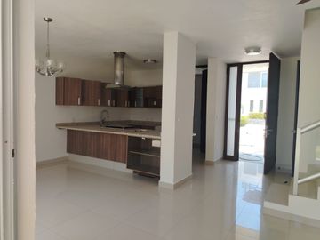 CASA EN VENTA EN COND. EXCLUSIVO BELONA MANZANILLO COLIMA