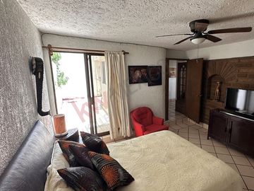 Casa en esquina con acceso a dos calles, alberca y vista panorámica en Las Brisas, Temixco, Morelos