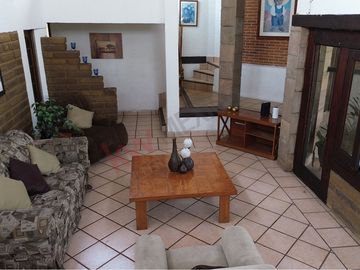 Casa en esquina con acceso a dos calles, alberca y vista panorámica en Las Brisas, Temixco, Morelos