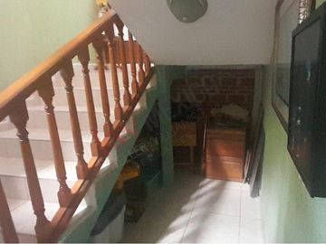 Casa sola en venta con recámara en planta baja.