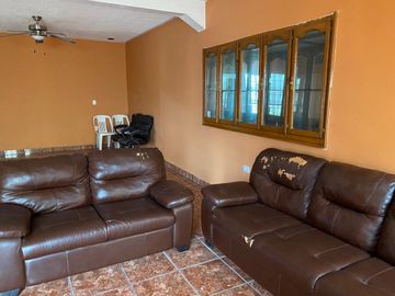 VENTA CASA EN COLONIA RAFAEL CASTELLANOS, GOMEZ PALACIO, DGO.