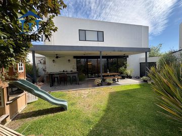 Casa moderna en Misión del Valle