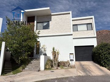 Casa moderna en Misión del Valle