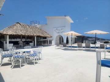 INCREIBLE PENTHOUSE CON VISTA IMPRESIONANTE A LA BAHIA DE SANTA LUCIA