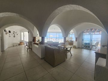 INCREIBLE PENTHOUSE CON VISTA IMPRESIONANTE A LA BAHIA DE SANTA LUCIA