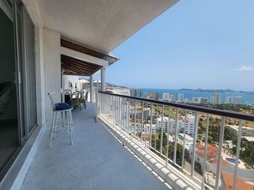 INCREIBLE PENTHOUSE CON VISTA IMPRESIONANTE A LA BAHIA DE SANTA LUCIA