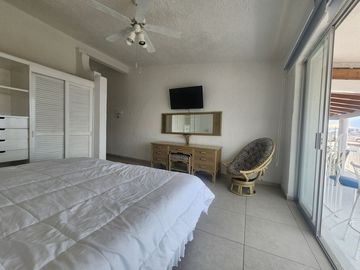 INCREIBLE PENTHOUSE CON VISTA IMPRESIONANTE A LA BAHIA DE SANTA LUCIA