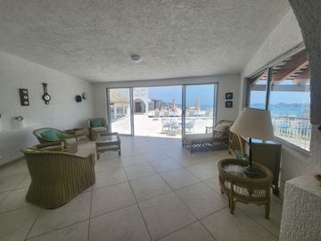 INCREIBLE PENTHOUSE CON VISTA IMPRESIONANTE A LA BAHIA DE SANTA LUCIA