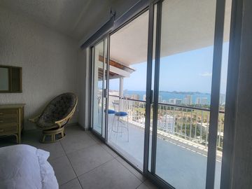 INCREIBLE PENTHOUSE CON VISTA IMPRESIONANTE A LA BAHIA DE SANTA LUCIA