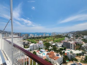 INCREIBLE PENTHOUSE CON VISTA IMPRESIONANTE A LA BAHIA DE SANTA LUCIA