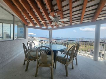 INCREIBLE PENTHOUSE CON VISTA IMPRESIONANTE A LA BAHIA DE SANTA LUCIA